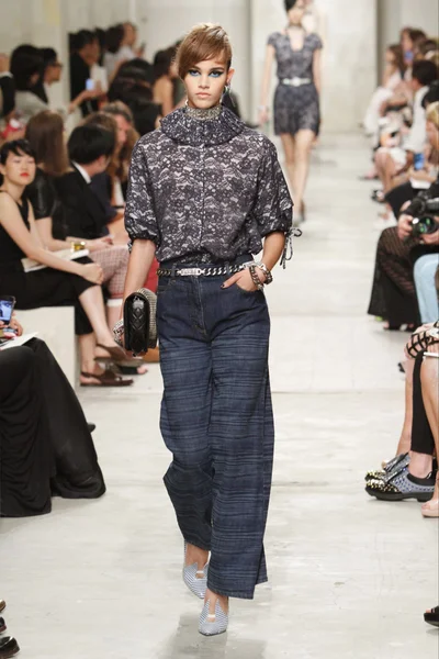 Look 28
